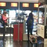 Un'altra ragazza sorpresa nel trucco nascosto